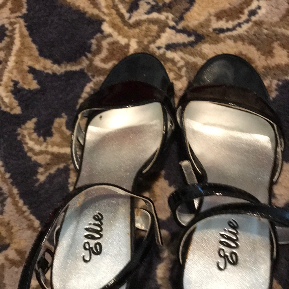 Black shiny 4in heels